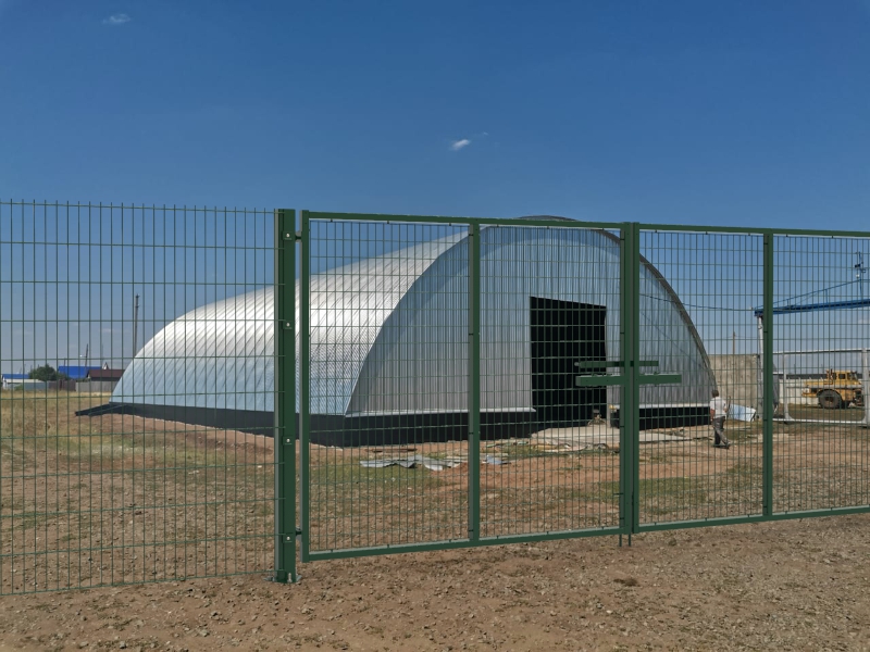 Забор для сельского ангара