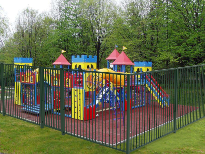 Ограждение детской площадки: купить металлический забор в F24